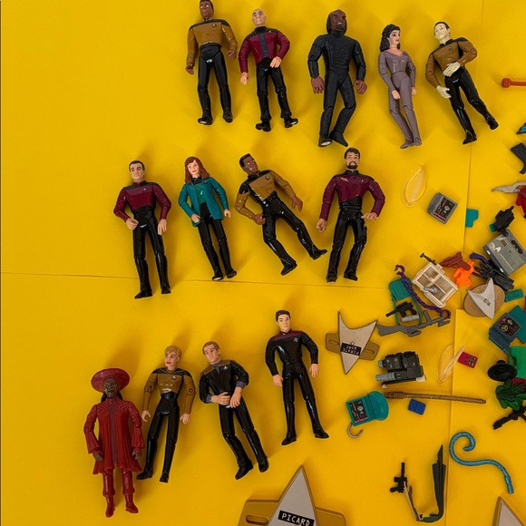 STAR TREK Lot 100+ Action Figures/Accessories Vintage Stands Aliens Q + more!!!! - Picture 3 of 16